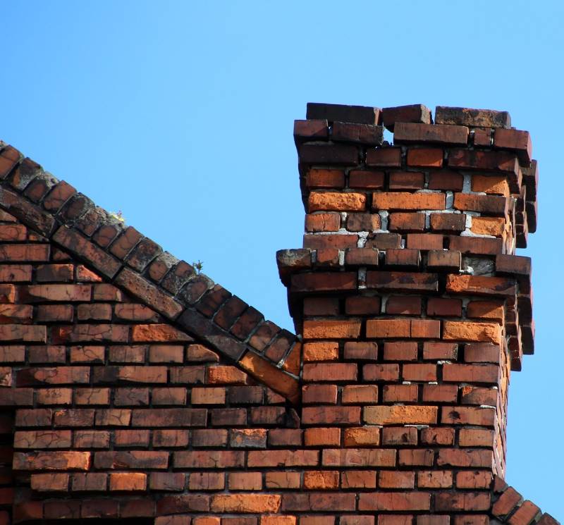 Signs Your Mira Mesa Home Needs a Chimney Inspection Damaged chimney on an Mira Mesa home showing cracks and missing mortar